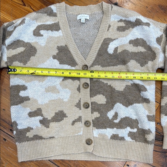 Lucky Brand Cream and Brown Camouflage Cardigan Sweater Size Large - Picture 3 of 10